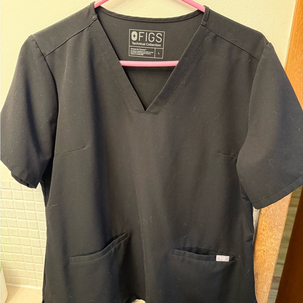 Figs Women's Short Sleeve Black V-Neck Tee